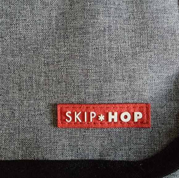 Pronto Signature Changing Station by Skip Hop in heathered gray - Picture 2 of 10